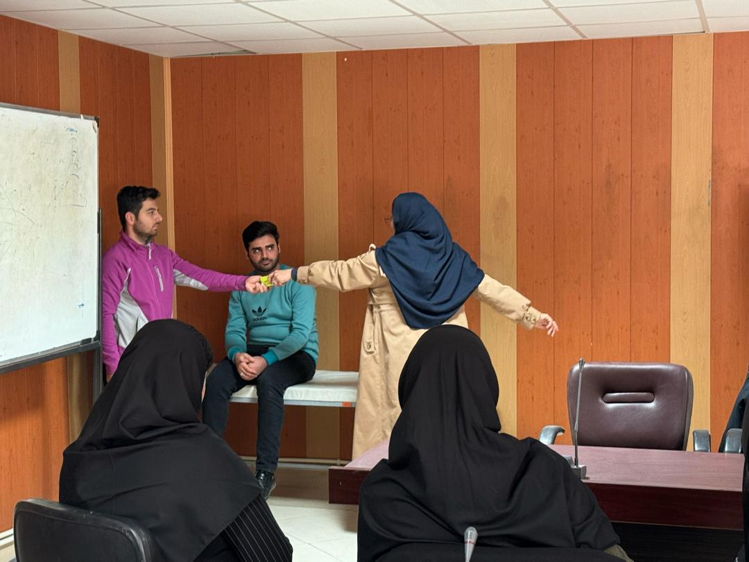 کارگاه آموزشی طرح توانبخشي،مراقبتي مبتني برخانواده با مديريت آقاي علي قادرمرزي